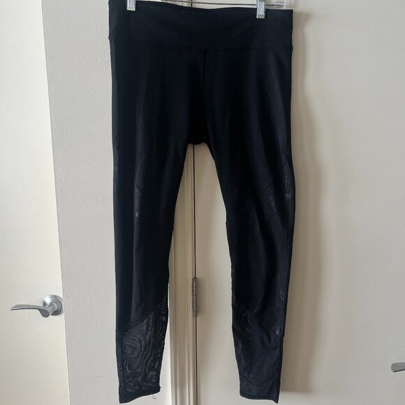 Fabletics Ankle Crop Leggings Mid Rise Black Mesh Animal Print Size Medium - Picture 1 of 5